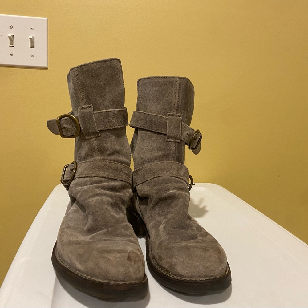 Suede Buckle Boots - Gray